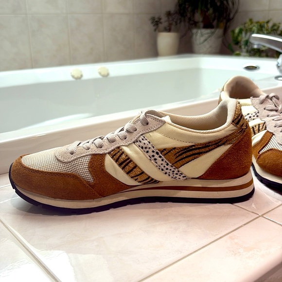Gola Daytona Safari Trainers in Statement Animal Print Suede and Cream Mesh. EUC - Picture 2 of 9